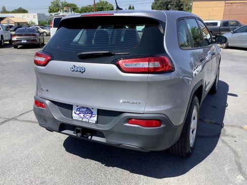 Used 2017 Jeep Cherokee Sport w/ Trailer Tow Group AWD/4WD image 12