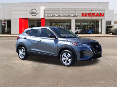 New 2025 Nissan Kicks Play S