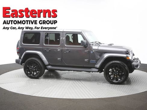 Used 2025 Jeep Wrangler Unlimited Sahara AWD/4WD image 42