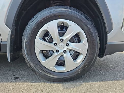 Used 2022 Toyota RAV4 LE AWD/4WD image 24