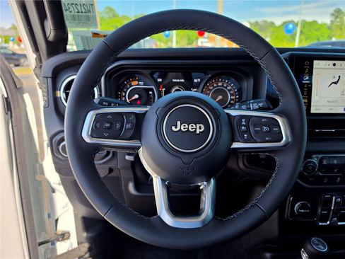 New 2026 Jeep Wrangler Unlimited Sahara AWD/4WD image 30