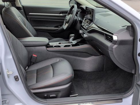 Used 2025 Nissan Altima 2.5 SR w/ SR Premium Package image 21