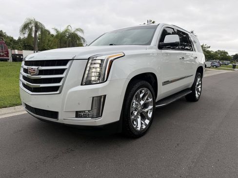 Used 2016 Cadillac Escalade Luxury AWD/4WD image 1