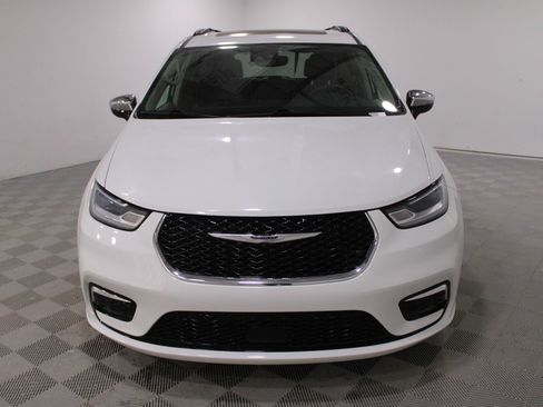 Used 2023 Chrysler Pacifica Limited image 34