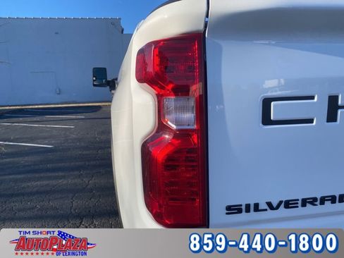 Used 2022 Chevrolet Silverado 2500 Custom w/ Custom Value Package image 13