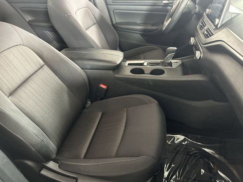 Used 2025 Nissan Altima 2.5 SV FWD image 25