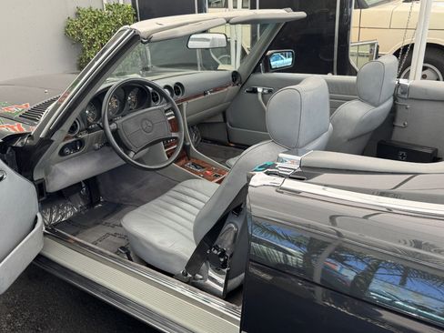 Used 1987 Mercedes-Benz 560 SL image 14