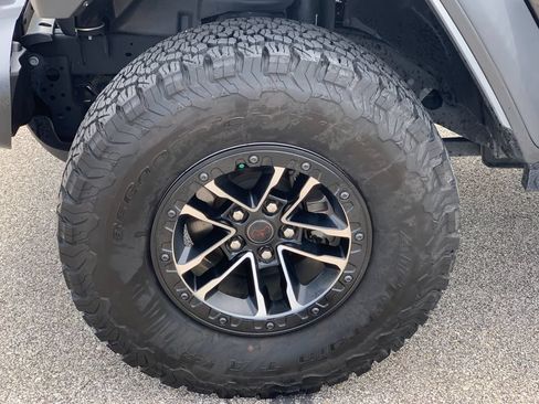 Used 2024 Jeep Wrangler Unlimited Rubicon w/ XTREMEE 35" Tire Package AWD/4WD image 32