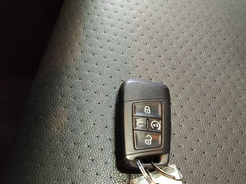 Used 2019 Volkswagen Jetta SE w/ Cold Weather Package FWD image 32