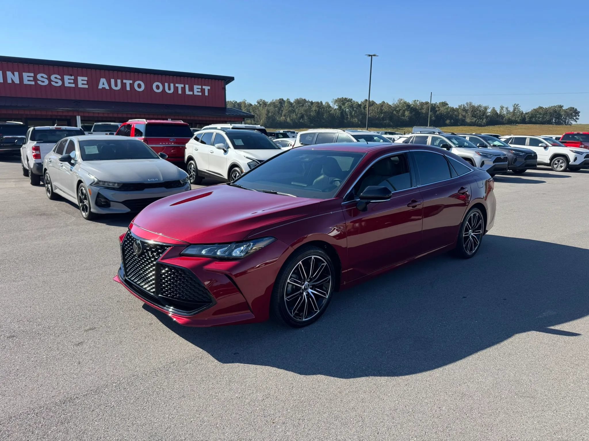 Used 2019 Toyota Avalon XSE w/ All Weather Liner Package FWD image 2