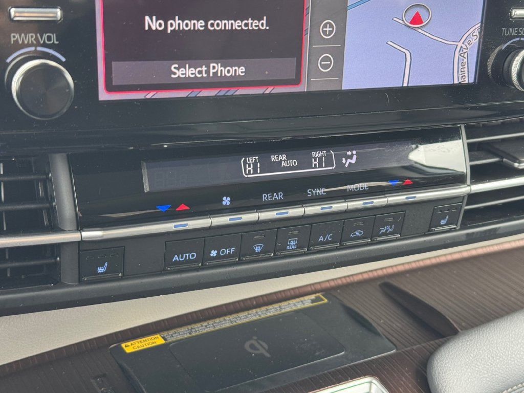 Used 2024 Toyota Sienna XLE w/ XLE Plus Package AWD/4WD image 23
