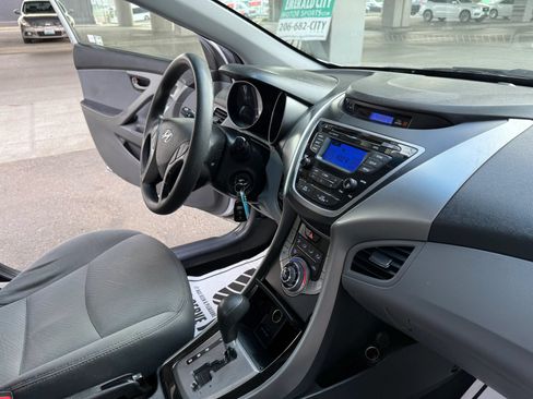 Used 2013 Hyundai Elantra GLS w/ Preferred Pkg FWD image 22
