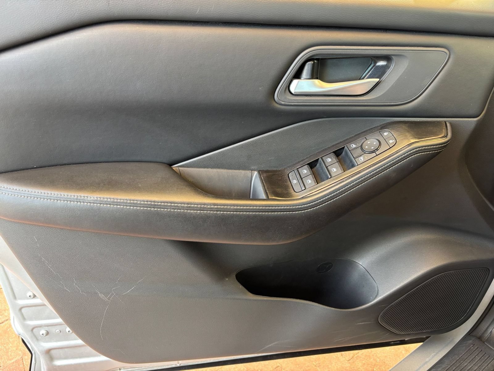 Used 2025 Nissan Rogue SV AWD/4WD image 18