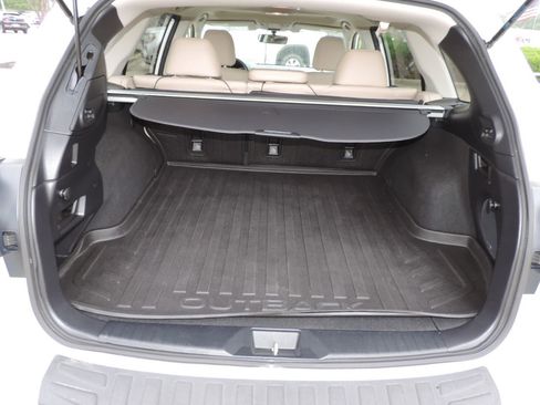 Used 2017 Subaru Outback 2.5i Limited image 7