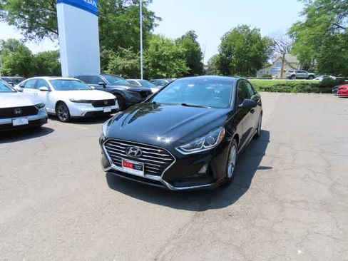 Used 2018 Hyundai Sonata SE FWD image 1
