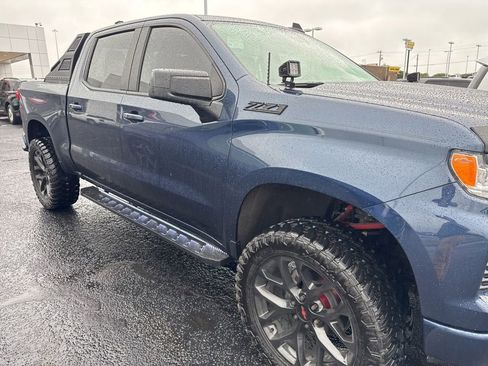 Used 2022 Chevrolet Silverado 1500 RST w/ Z71 Off-Road Package AWD/4WD image 2