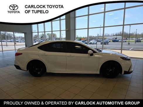 Used 2025 Toyota Camry SE FWD image 8