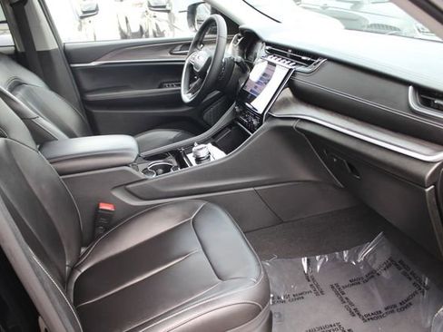 Used 2023 Jeep Grand Cherokee Limited AWD/4WD image 37
