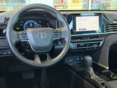 Used 2025 Toyota Camry LE image 29