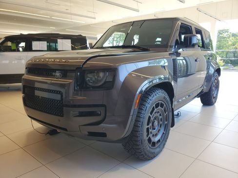 Certified 2025 Land Rover Defender 110 AWD/4WD image 1