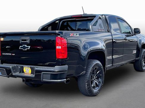 Used 2017 Chevrolet Colorado Z71 w/ Z71 Midnight Edition AWD/4WD image 2