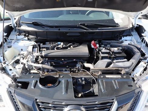 Used 2018 Nissan Rogue SV image 19