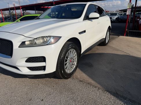 Used 2018 Jaguar F-PACE image 1