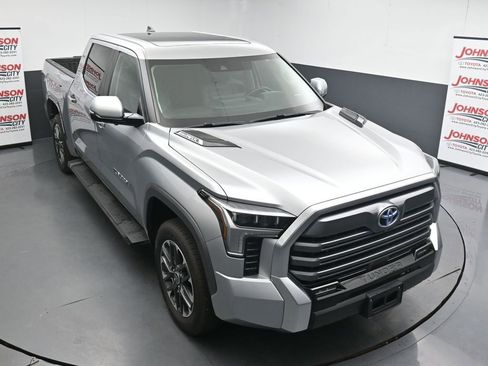 Used 2024 Toyota Tundra Limited AWD/4WD image 28