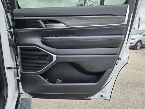 Used 2023 Jeep Wagoneer Series III w/ Preferred Equipment Group image 26