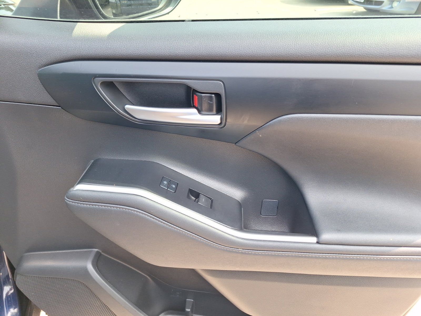 Used 2023 Toyota Highlander XLE FWD image 35
