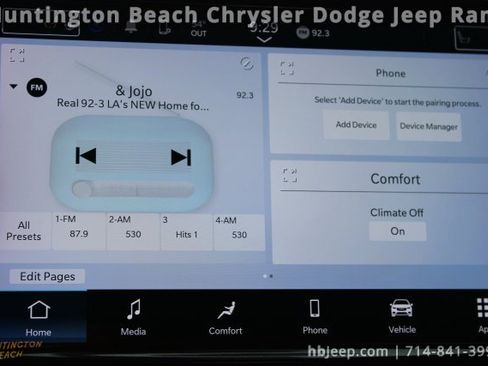 Used 2023 Chrysler Pacifica Touring-L image 22