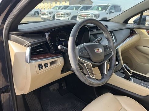 Used 2018 Cadillac XT5 Luxury w/ Driver Awareness Package image 12