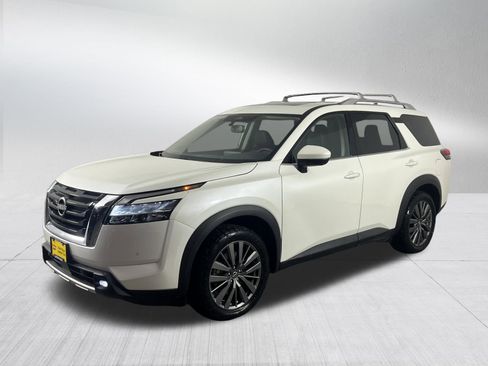 Used 2022 Nissan Pathfinder SL w/ SL Premium Package image 3