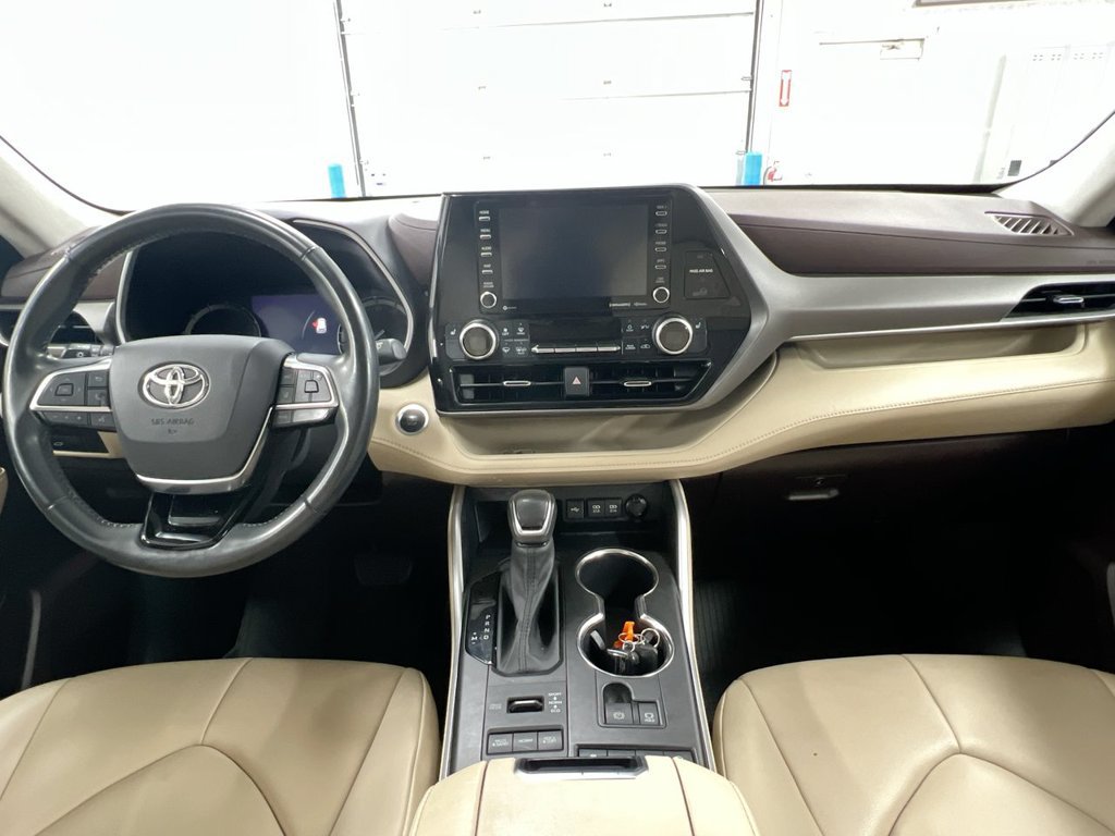 Used 2021 Toyota Highlander XLE AWD/4WD image 10