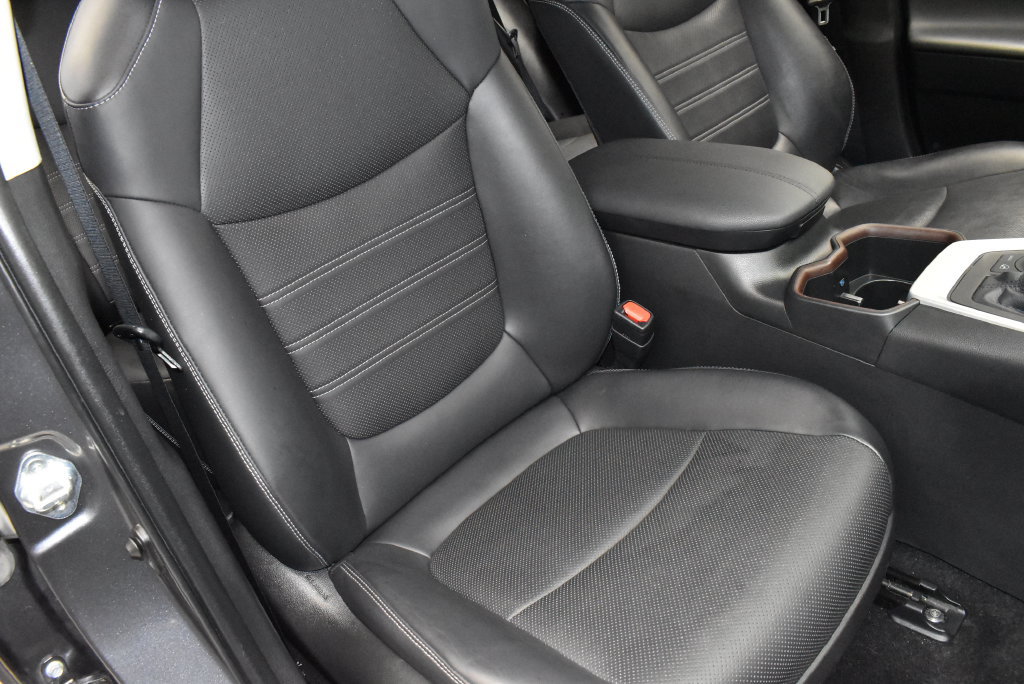 Used 2022 Toyota RAV4 Limited AWD/4WD image 28