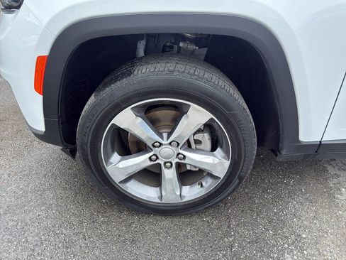 Used 2021 Jeep Grand Cherokee L Limited AWD/4WD image 9