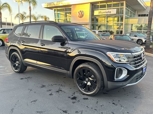 New 2026 Volkswagen Atlas SE image 2