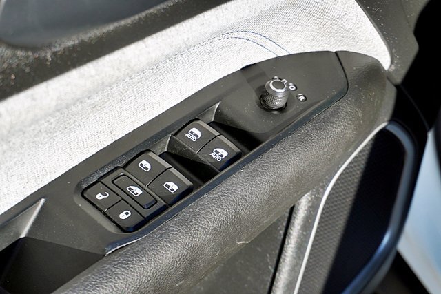 Used 2024 Jeep Compass Latitude AWD/4WD image 32