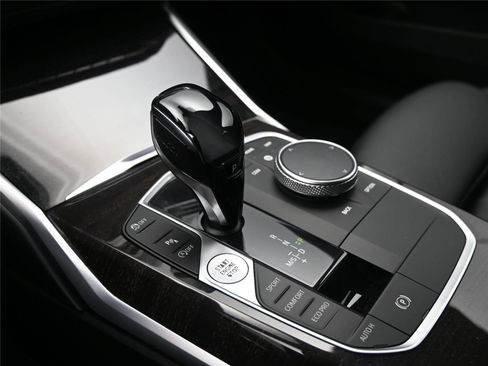 Used 2019 BMW 330i xDrive Sedan w/ Driving Assistance Package image 5