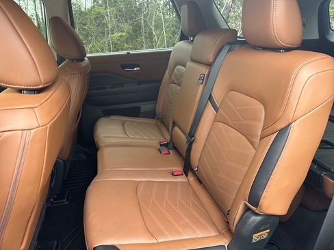 Used 2024 Nissan Pathfinder Platinum w/ Cargo Package image 24