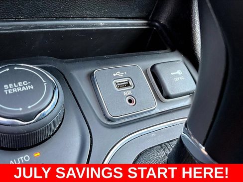 Used 2021 Jeep Cherokee Latitude Plus AWD/4WD image 21