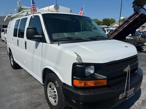 Used 2011 Chevrolet Express 2500 RWD image 4