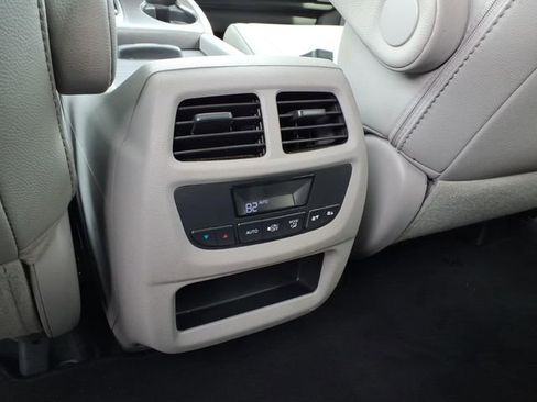 Used 2017 Honda Pilot EX-L image 7