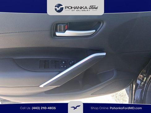 Used 2022 Toyota Corolla Cross XLE AWD/4WD image 9