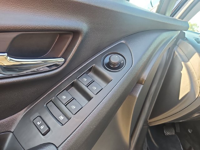 Used 2022 Chevrolet Trax LT w/ Premium Seat Package AWD/4WD image 12
