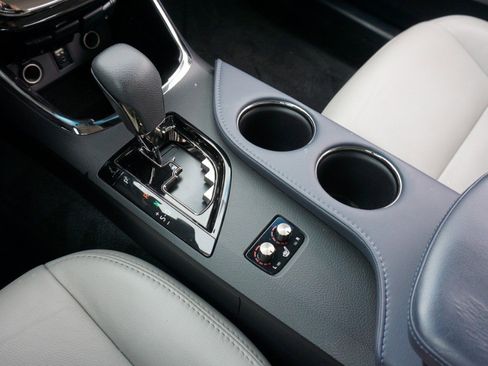 Used 2013 Toyota Avalon XLE image 18