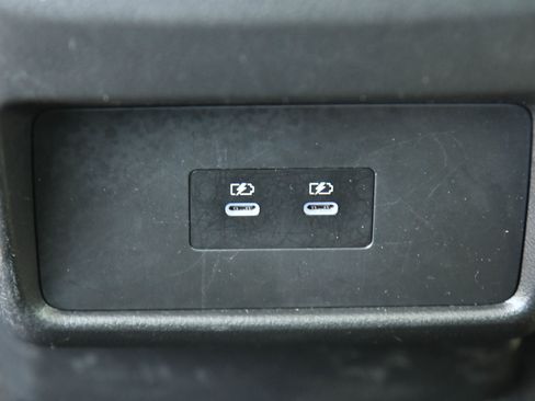 Used 2025 Nissan Rogue SV w/ SV Premium Package FWD image 41