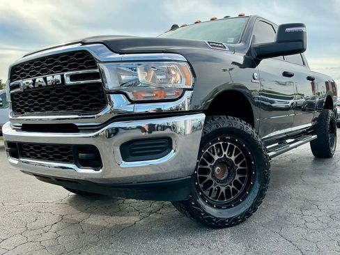 Used 2024 RAM 2500 Tradesman w/ Chrome Appearance Group AWD/4WD image 3