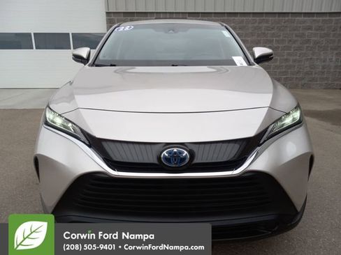 Used 2022 Toyota Venza LE image 8