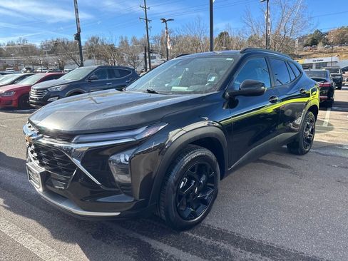 Used 2024 Chevrolet Trax LT image 3